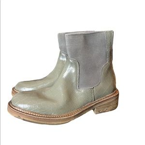 Free people Green Arlo Santa Fe Chelsea Boot size 8  38 Dust Storm Croc Embossed